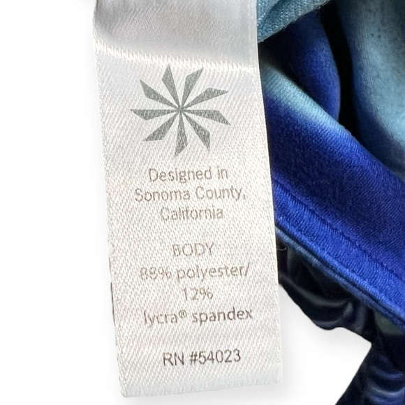 🌻 Athleta H2O Blue Chaturanga Activewear Workout Capri Leggings Size Small - Picture 7 of 8